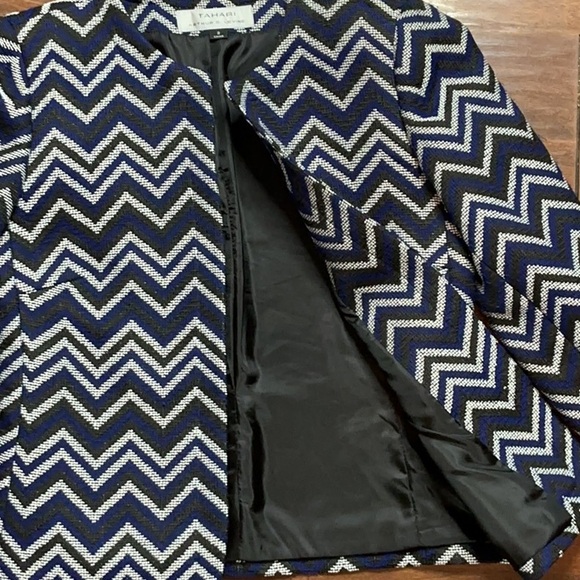 Chevron Patterned Women's Jacket - Picture 3 of 6